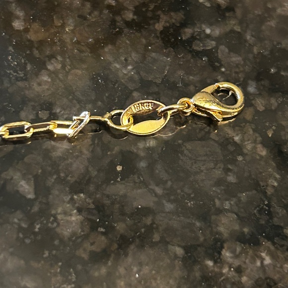 18 karat Gold plates Simple Chain necklace, 17inches long - Picture 5 of 6